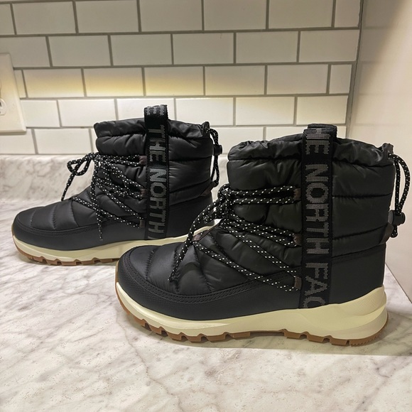 The North Face Shoes - Brand new North Face woman’s winter/snow boots